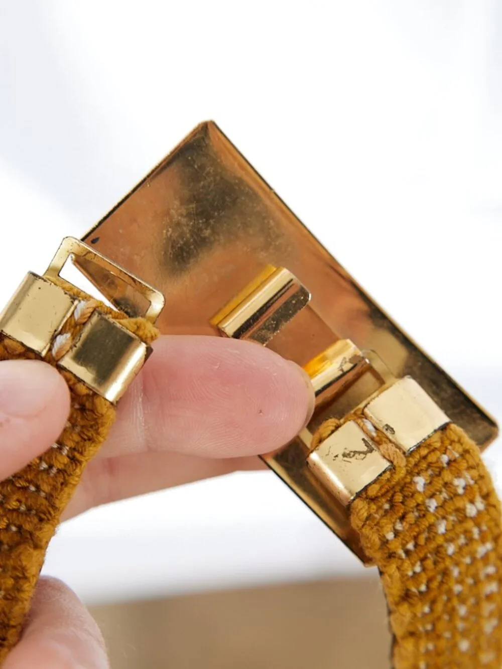 Vintage 80s Stretchy Gold Toned Fish Scale Metal Belt